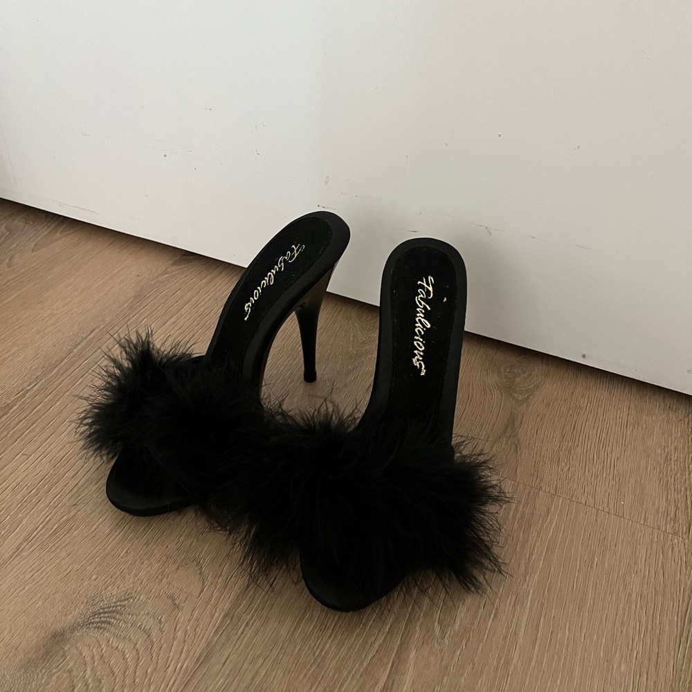 Black Feathered Women's Heels